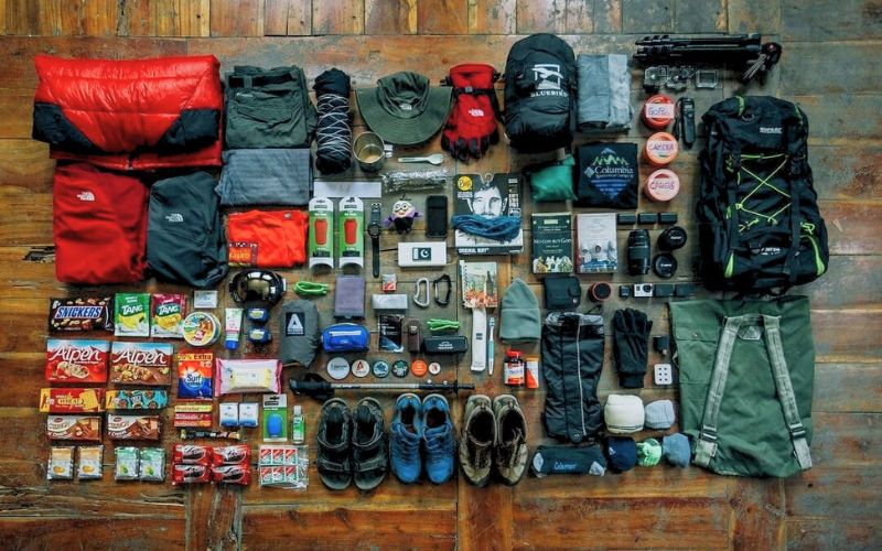 Cẩm Nang Trekking Tam Đảo Từ A Đến Z: Chinh Phục "Đà Lạt Của Miền Bắc" Bo tui nhung vat dung cuu canh ban o Tam Dao