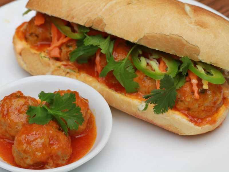Những món ăn ngon nên thử khi trekking Tà Năng Phan Dũng Banh mi xiu mai