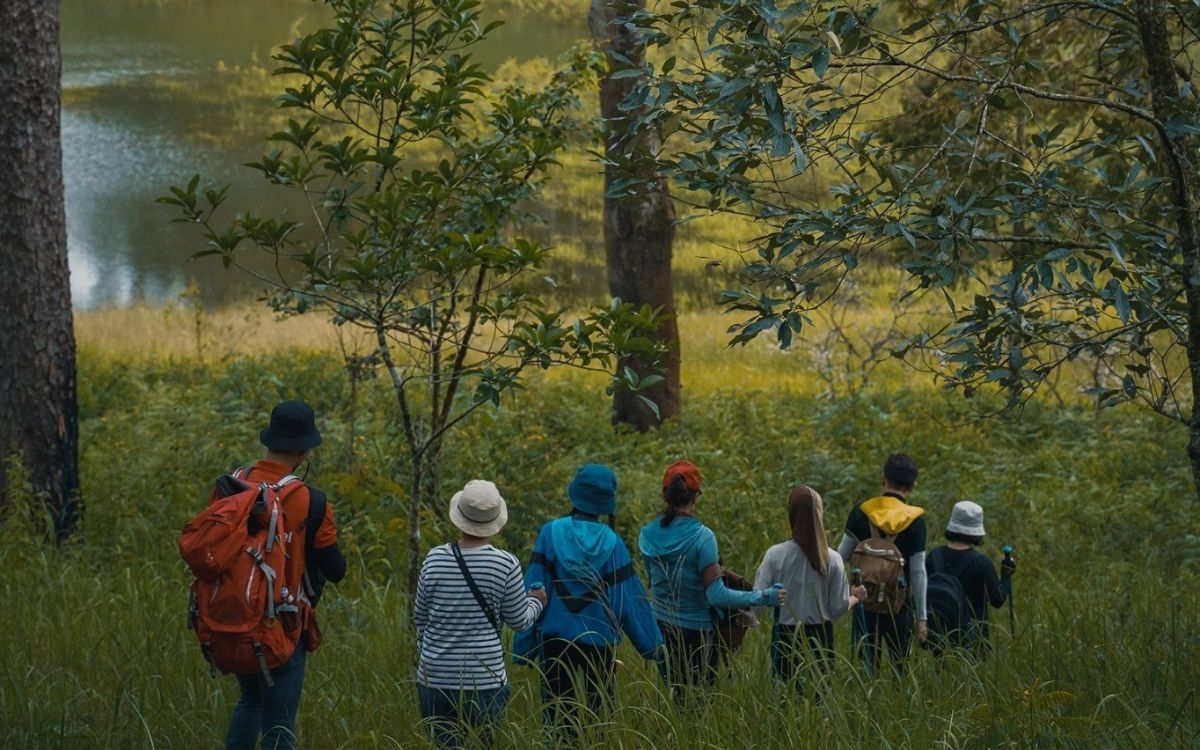 Chuẩn Bị Trekking Hồ Tuyền Lâm: Danh Sách Đồ Dùng Chi Tiết