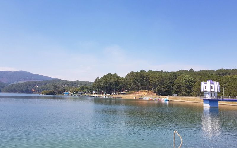 Kinh Nghiệm Trekking Hồ Tuyền Lâm Mùa Mưa: An Toàn và Thú Vị Tai Sao Nen Va Khong Nen Trekking Ho Tuyen Lam Mua Mua