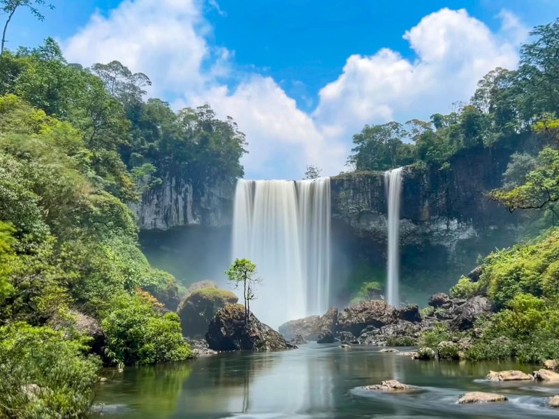 Trekking Thác K50: Chinh Phục Tuyệt Tác Thiên Nhiên Tây Nguyên mo ta cung duong trekking