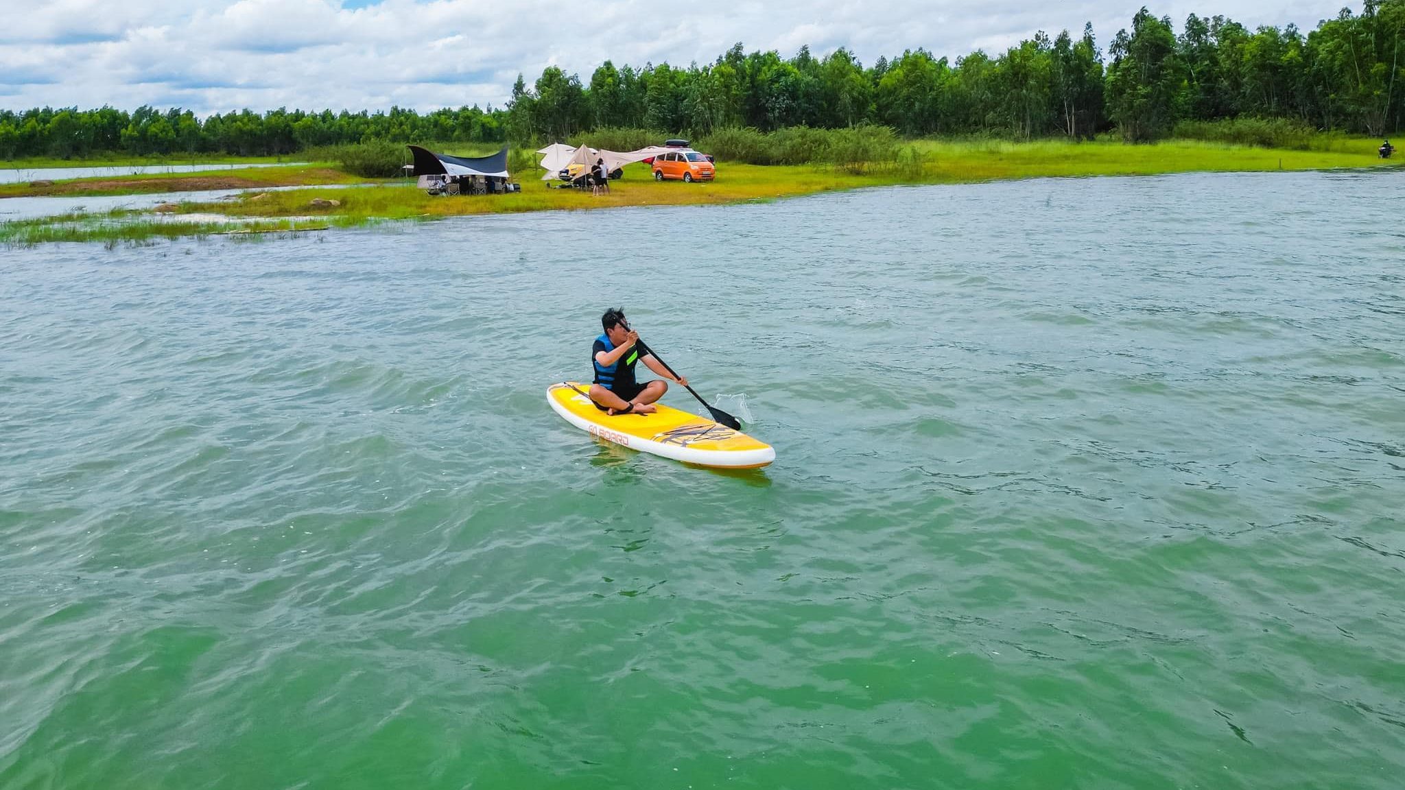 Cuối Tuần Đi Đâu Camping? 20+ Khu Cắm Trại Gần Sài Gòn cam trai tu tuc ho dau tieng e1744965738952