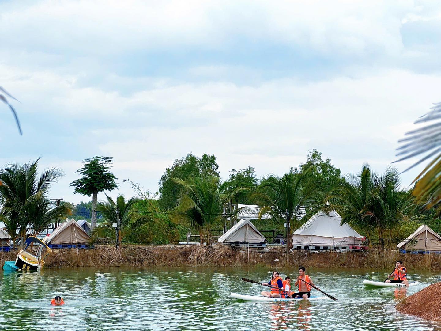 Cuối Tuần Đi Đâu Camping? 20+ Khu Cắm Trại Gần Sài Gòn khu cam trai Dong Sen Farmstays
