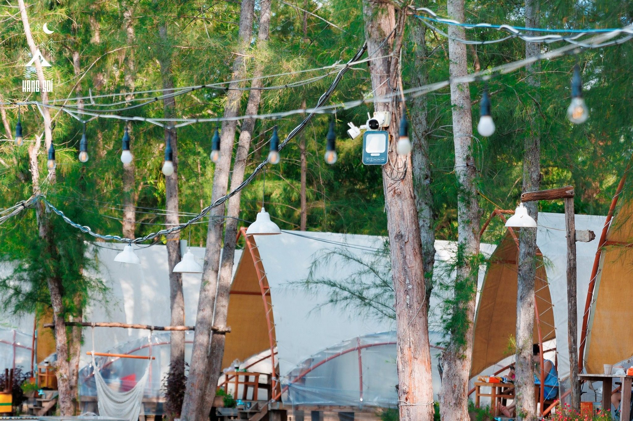 Cuối Tuần Đi Đâu Camping? 20+ Khu Cắm Trại Gần Sài Gòn khu cam trai hang soi glamping e1744968490275